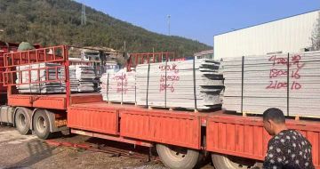 深圳 芝麻灰花岗岩光面毛板出货日常