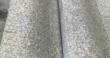 深圳芙蓉白S型拉丝面路沿石