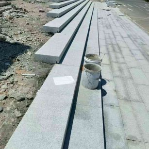 深圳 芝麻白整石台阶，施工现场