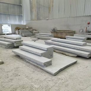 深圳 整石台阶（大面火烧+侧面自然面），出货前厂内拼装