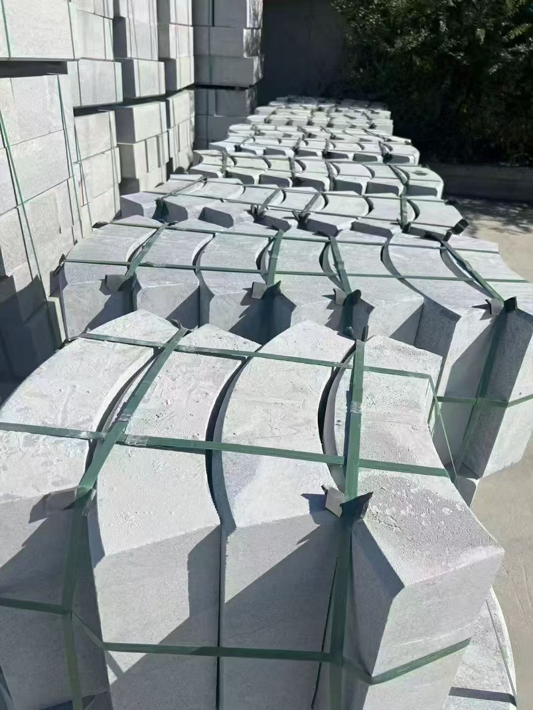 深圳 芝麻灰弧形路沿石