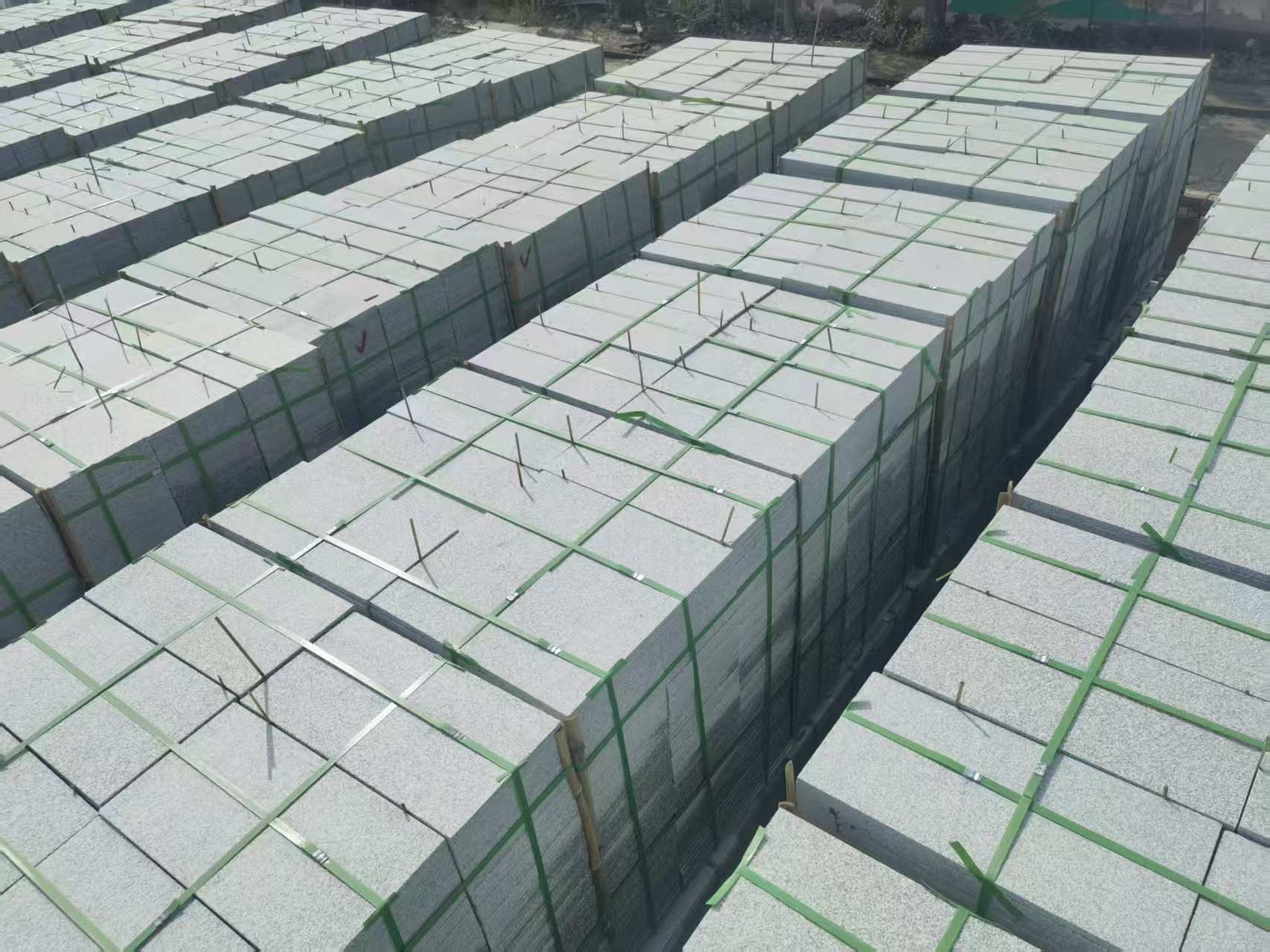 深圳 芝麻白1.8公分火烧300*600地铺，清仓大甩卖