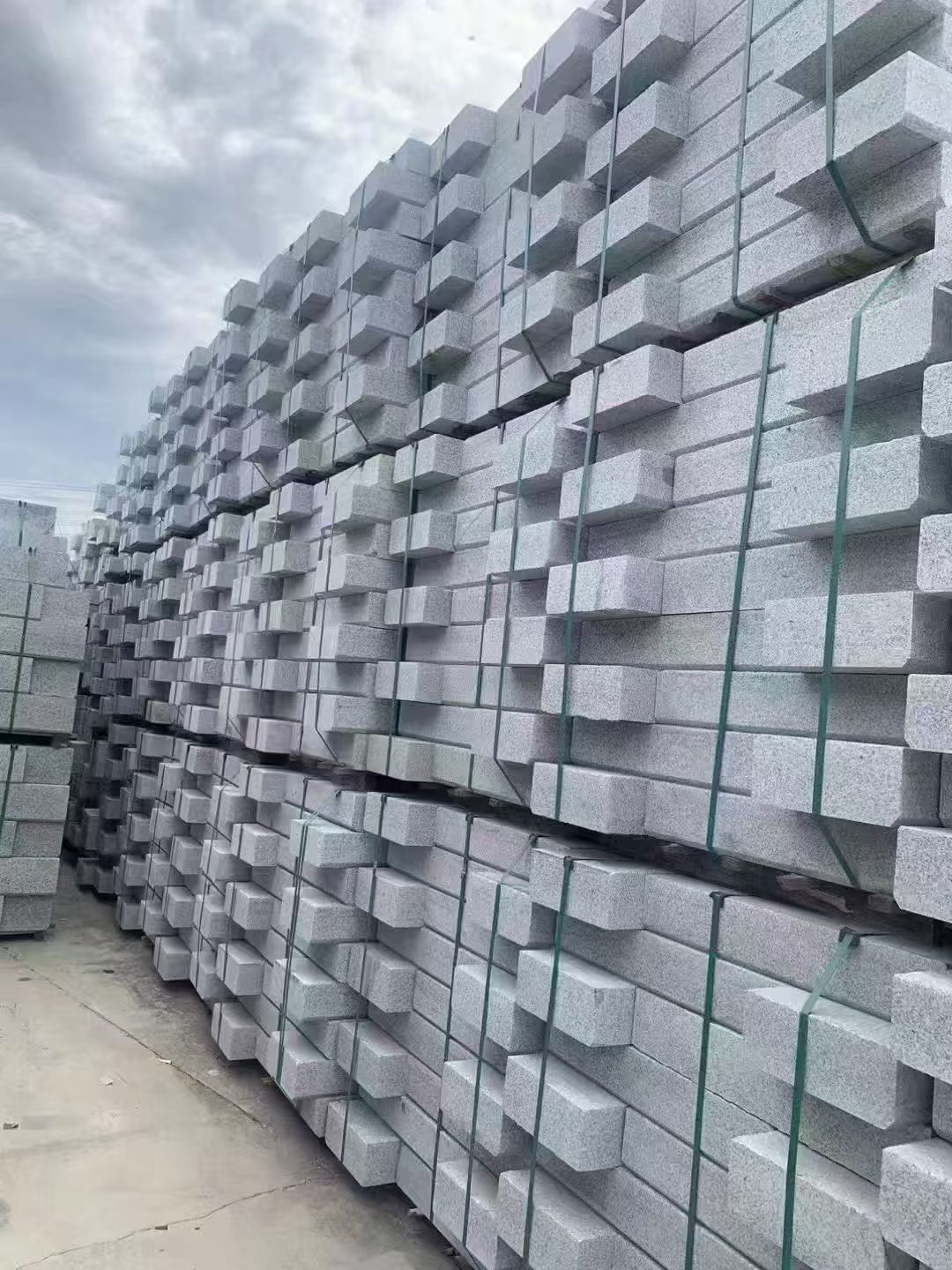 深圳 芝麻灰侧石