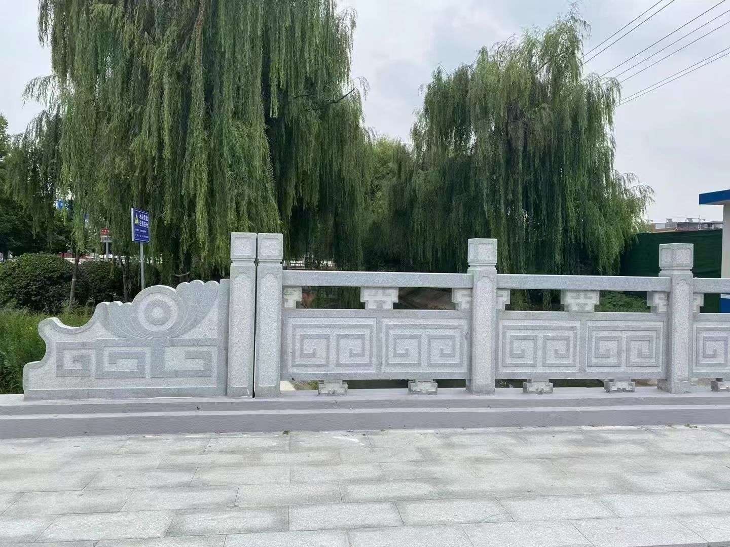 深圳 芝麻灰桥栏杆、河道栏杆安装效果