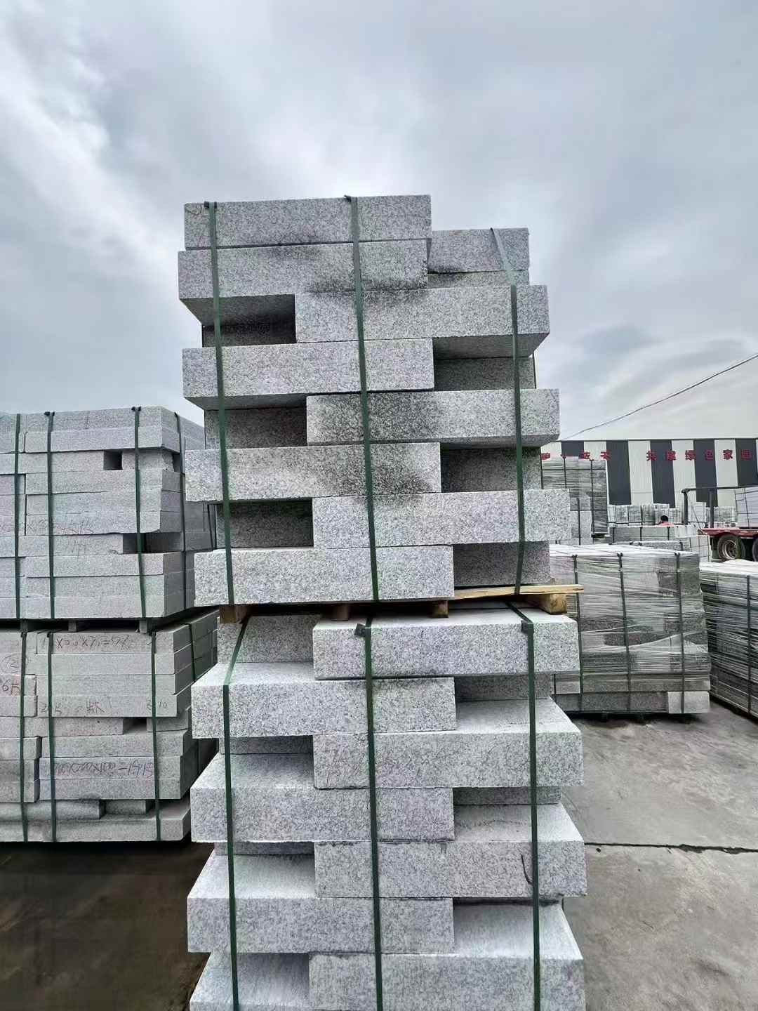 深圳 芙蓉白路沿石