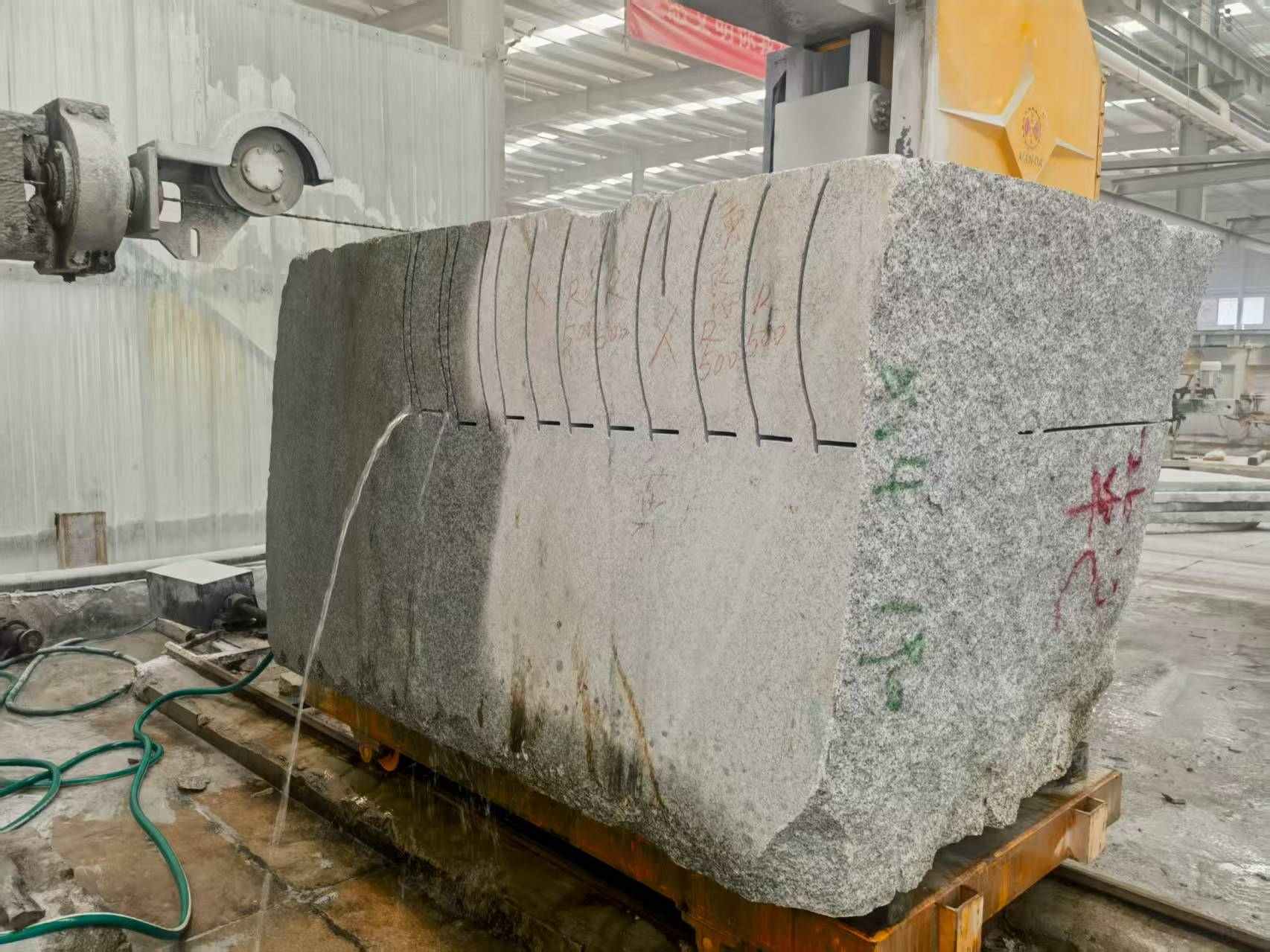 深圳 602，大花芙蓉白，绳锯加工弧形路沿石