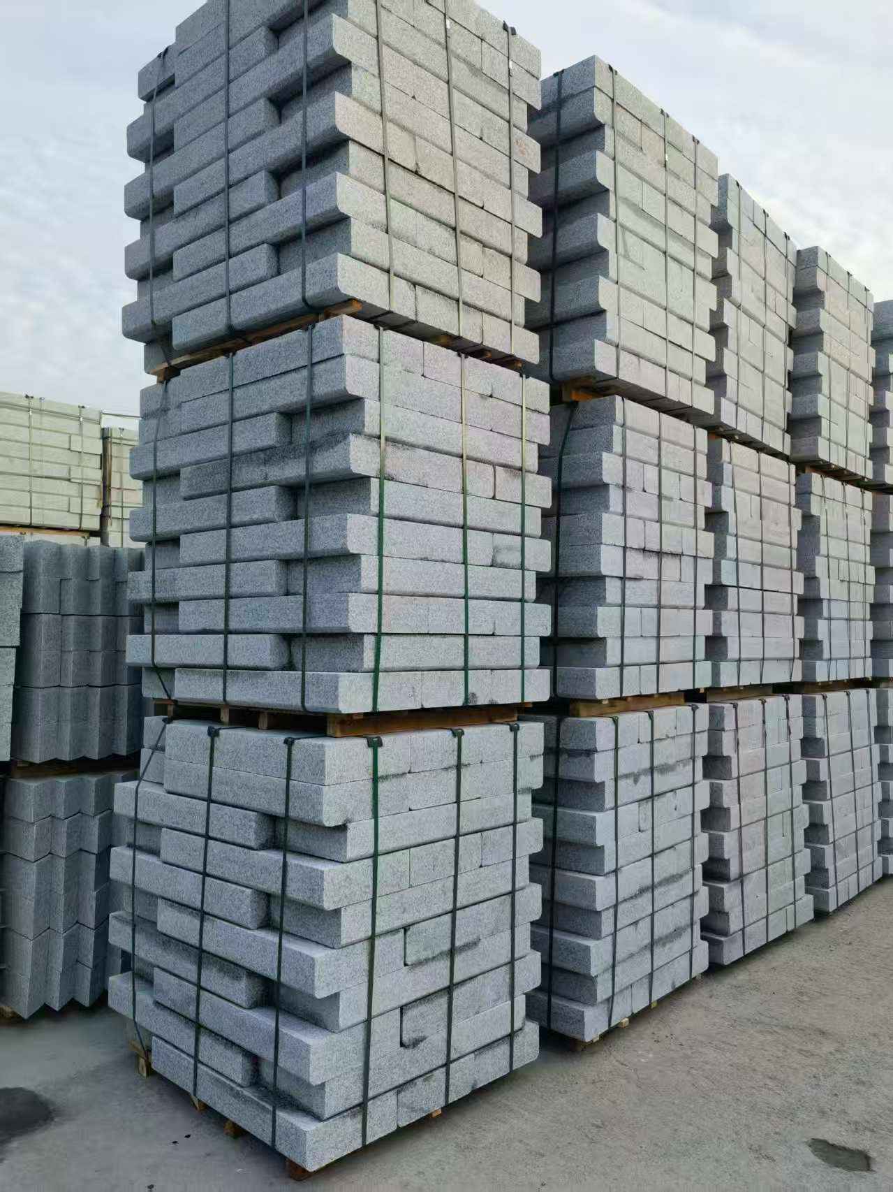 深圳 路沿石（路侧石），颜色一致，尺寸标准